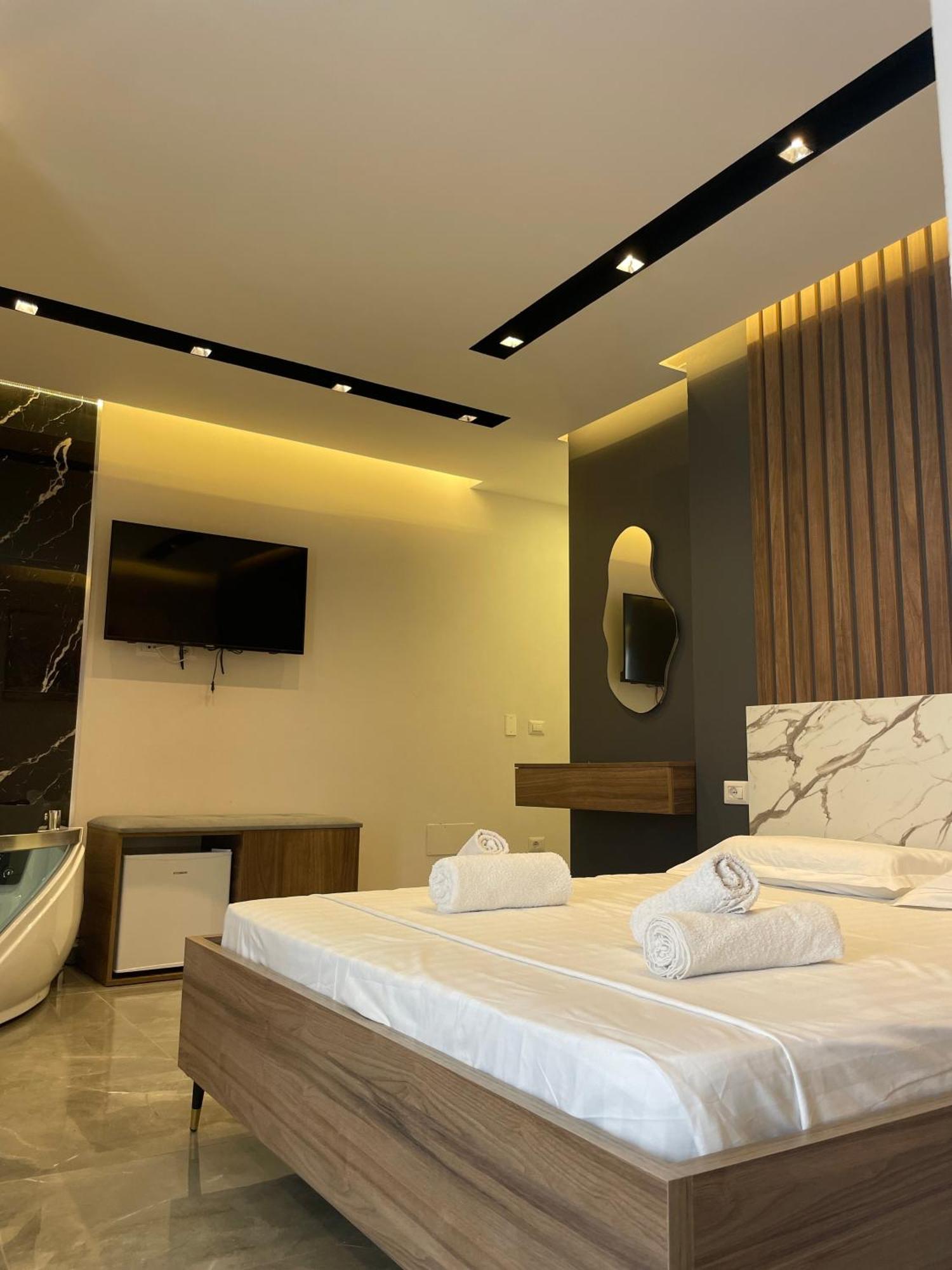 Hotel Qetesia-Te Indriti Velipoje Bagian luar foto