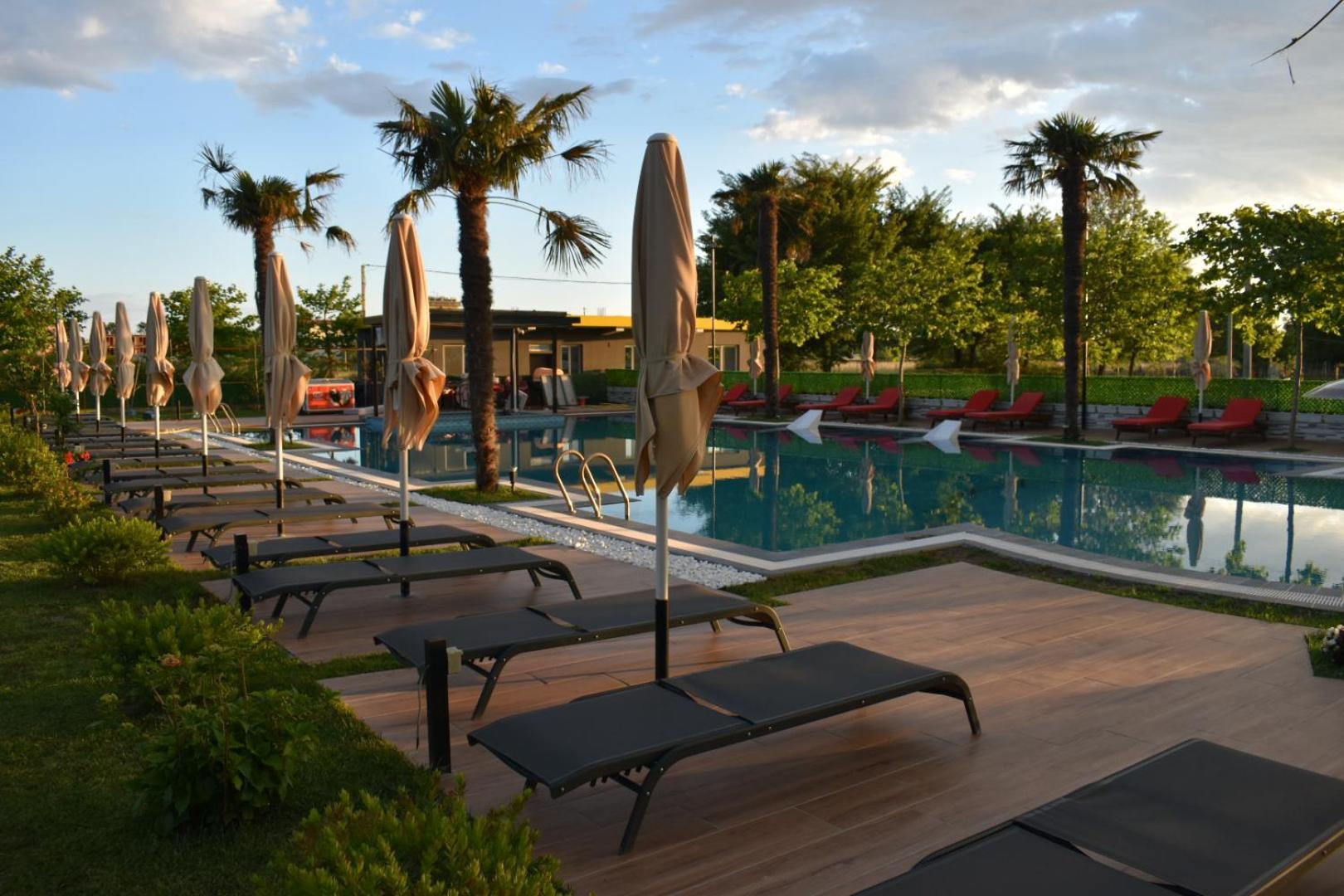 Hotel Qetesia-Te Indriti Velipoje Bagian luar foto