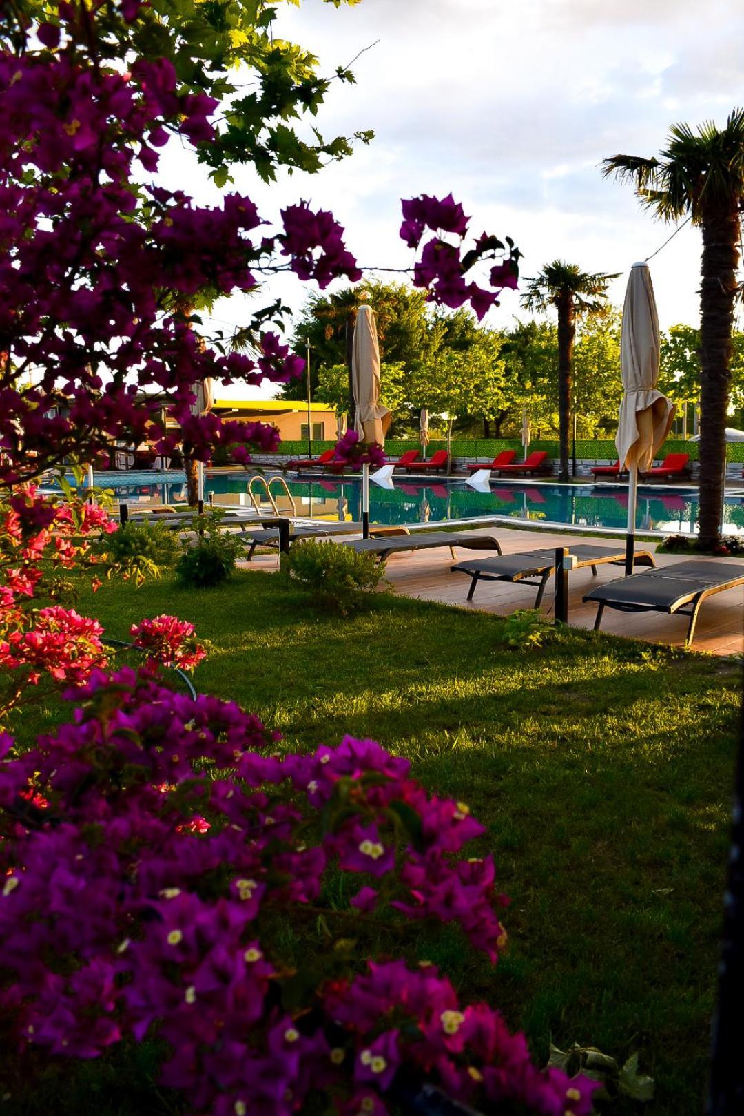 Hotel Qetesia-Te Indriti Velipoje Bagian luar foto