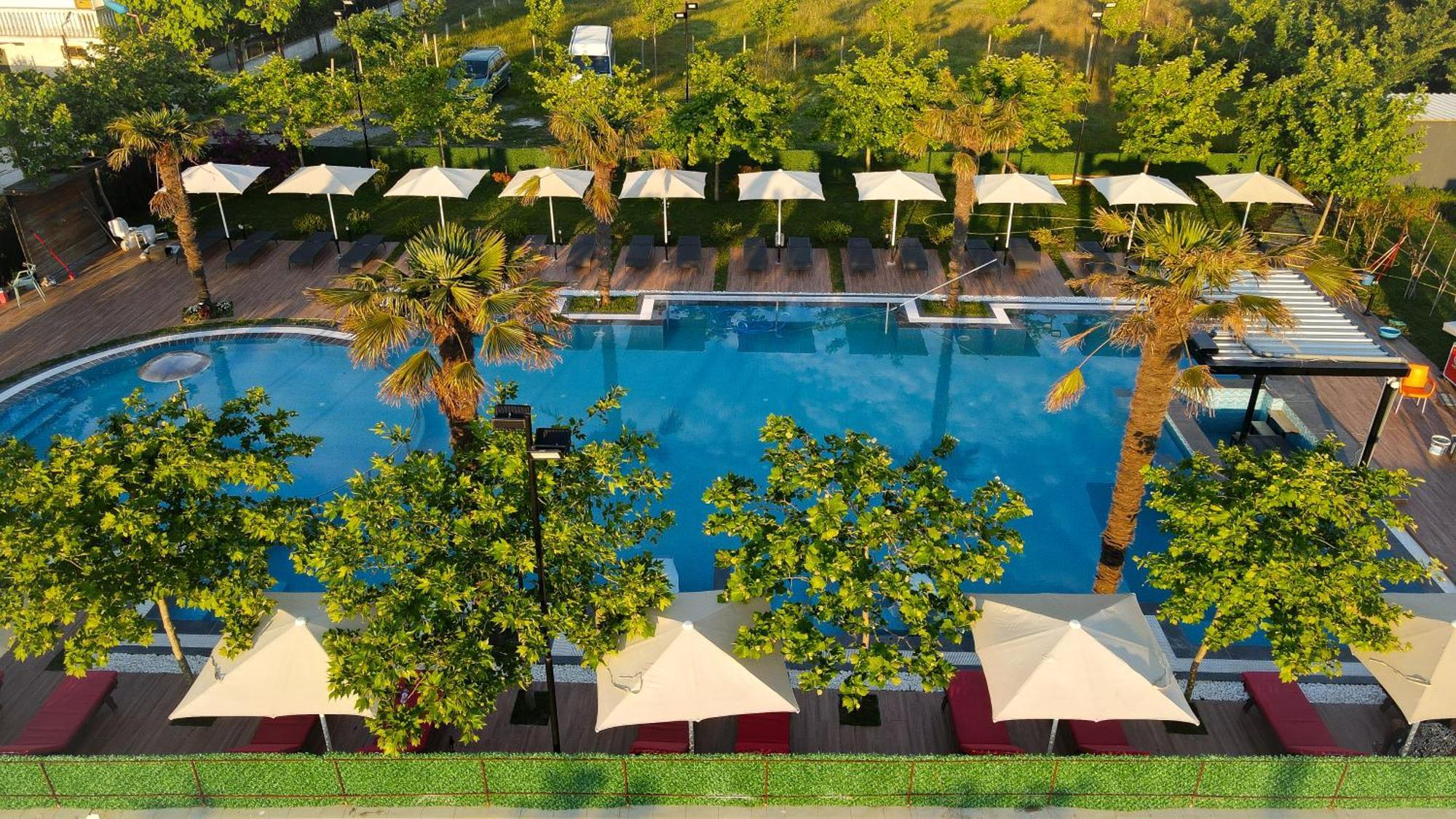 Hotel Qetesia-Te Indriti Velipoje Bagian luar foto
